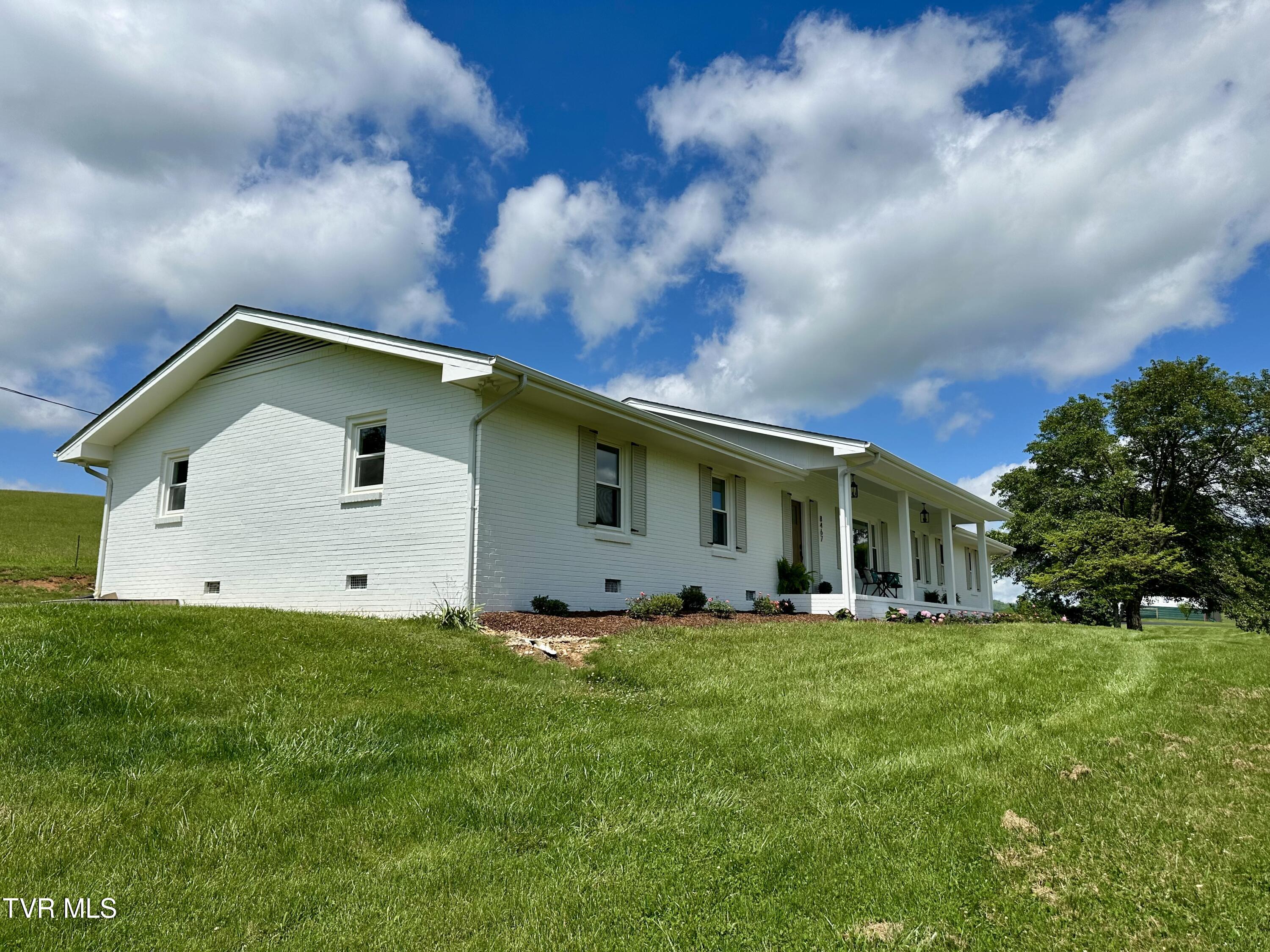8467 Rich Valley Road, Bristol, Virginia image 3