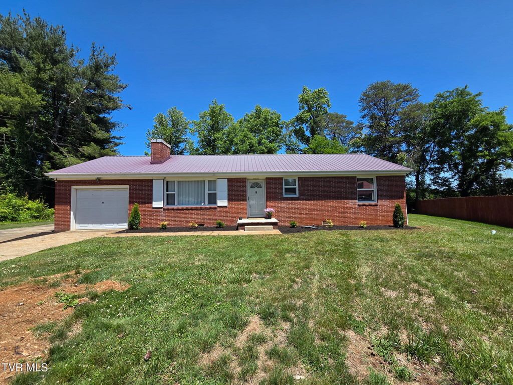 Photo of 408 Circle Heights Drive, Greeneville, TN 37745 (MLS # 9994407)