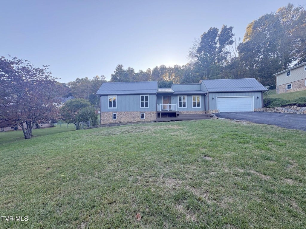 Photo of 1342 Cresswood Drive, Richlands, VA 24641 (MLS # 10002517)