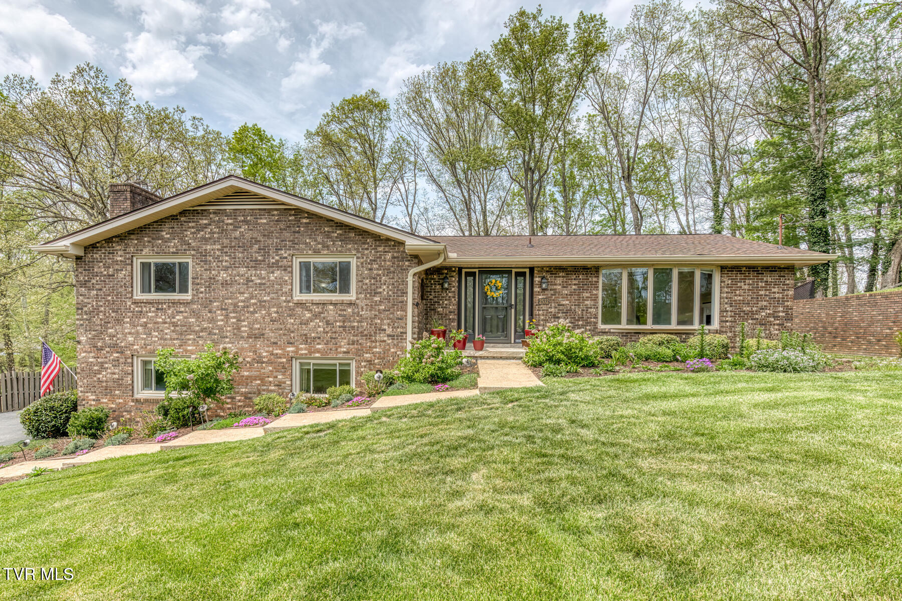 2532 Essex Drive, Kingsport, Tennessee image 2