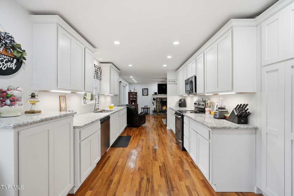 Photo of 270 Bogey Drive, Abingdon, VA 24211 (MLS # 9988516)