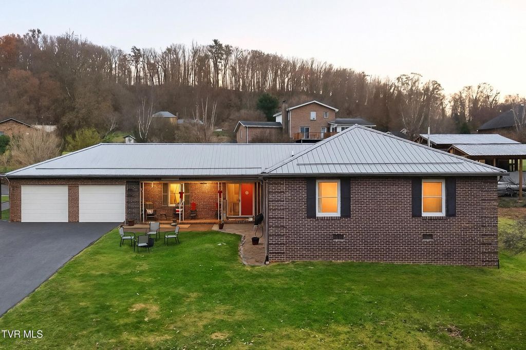 Photo of 270 Bogey Drive, Abingdon, VA 24211 (MLS # 9988516)