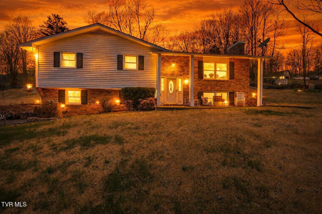 Photo of 207 Herron Drive, Kingsport, TN 37663 (MLS # 9992596)