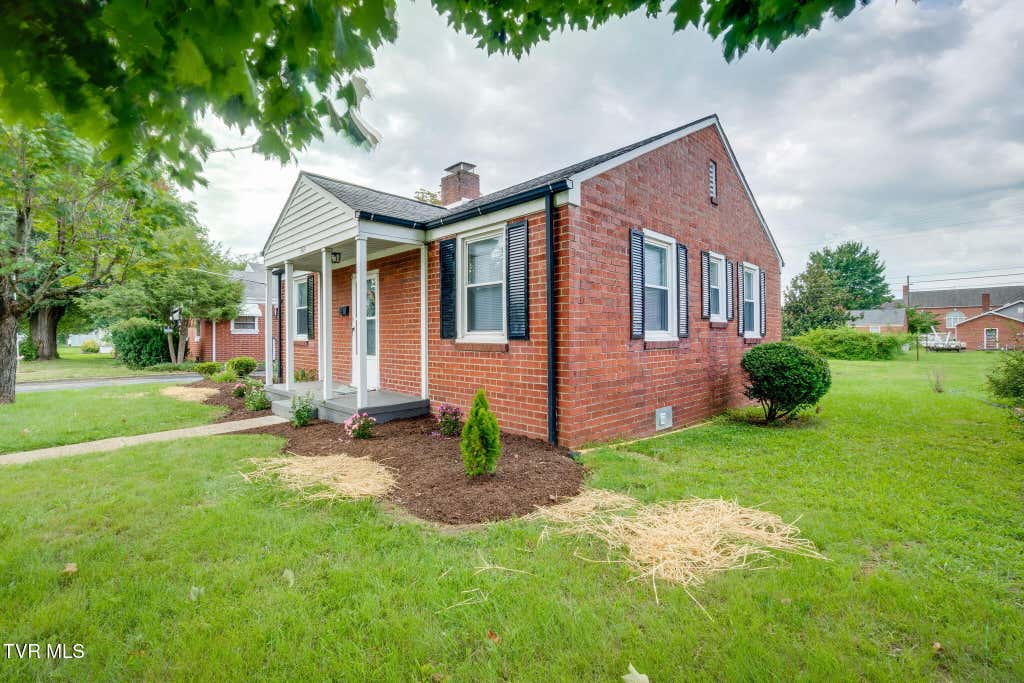 Photo of 1363 Center Street, Kingsport, TN 37664 (MLS # 9998840)