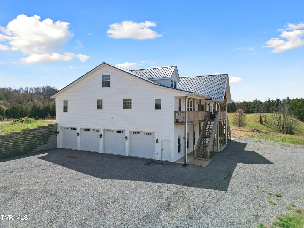 Photo of 811 Grassy Creek Road, Greeneville, TN 37743 (MLS # 9992900)