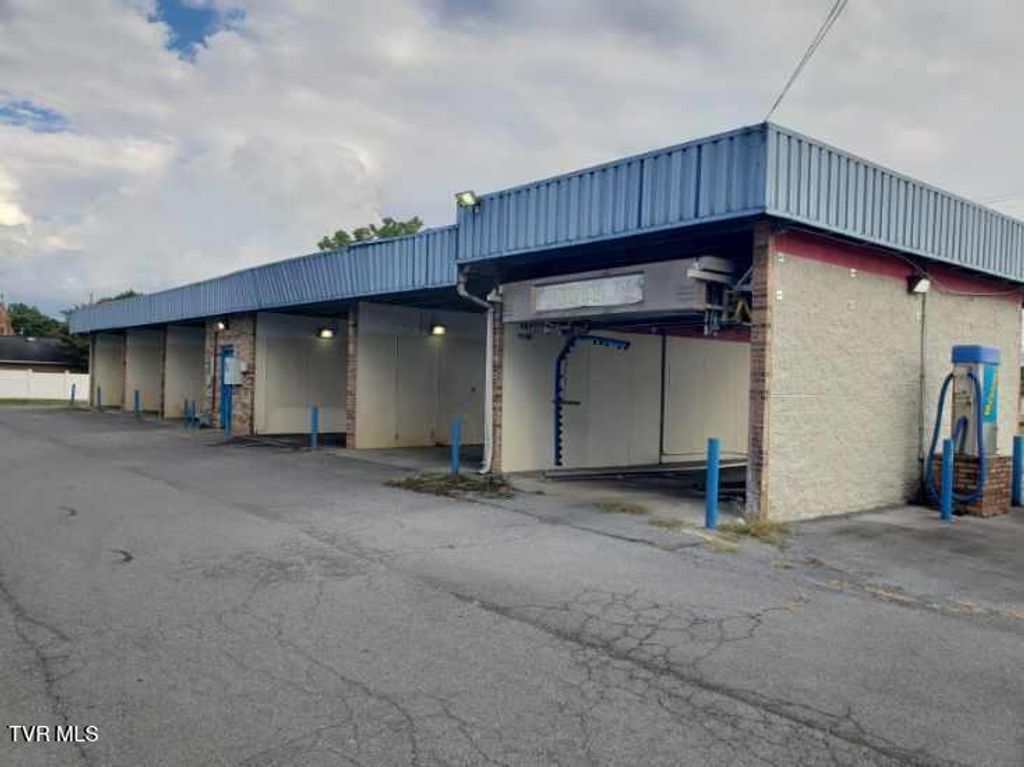 Photo of 2400 Center Street, Kingsport, TN 37664 (MLS # 9984556)