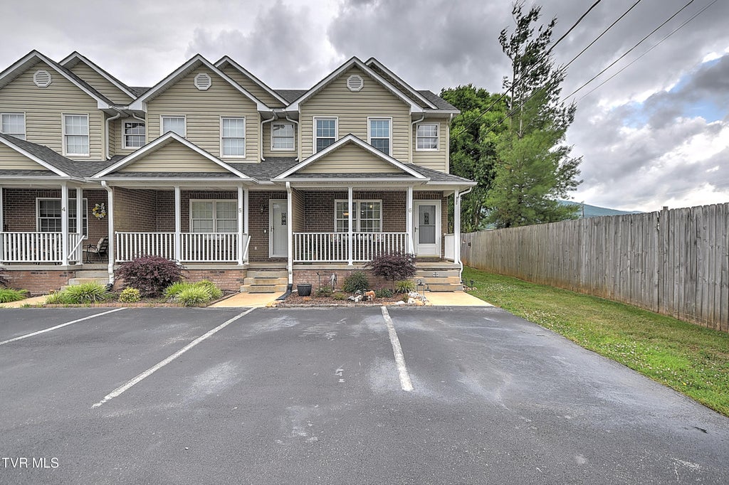 Photo of 617 Highway 91 #6, Elizabethton, TN 37643 (MLS # 10000019)