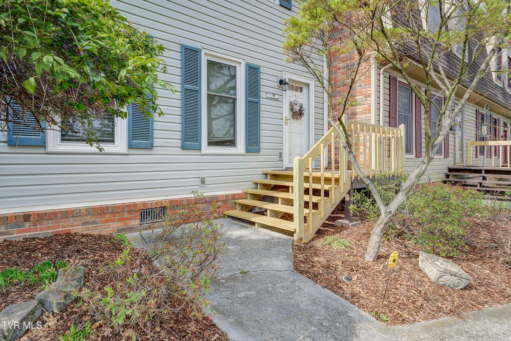 Photo of 2205 Greenbriar Circle #4, Johnson City, TN 37601 (MLS # 9978227)