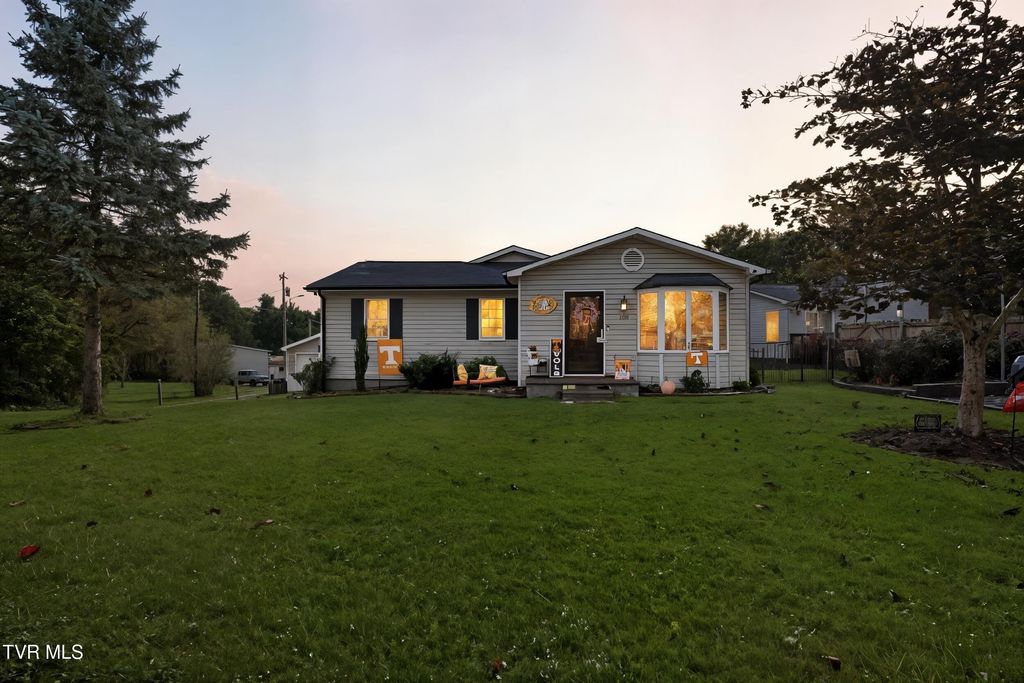 Photo of 208 Grandview Drive, Wise, VA 24293 (MLS # 9986892)