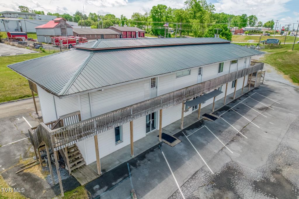 Photo of 5725 Highway 11e, Piney Flats, TN 37686 (MLS # 9995161)