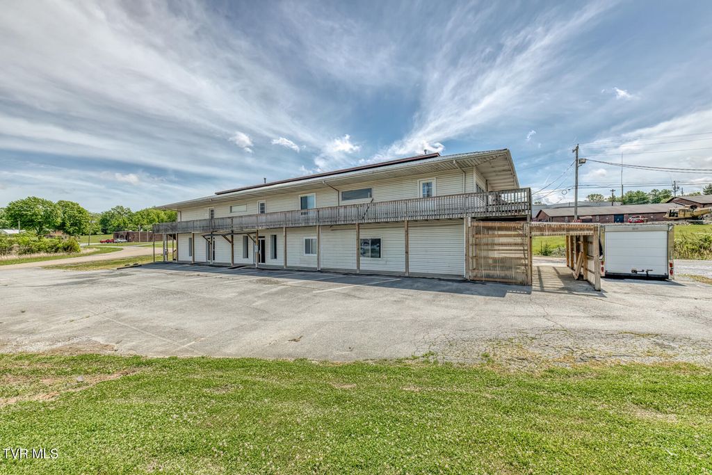 Photo of 5725 Highway 11e, Piney Flats, TN 37686 (MLS # 9995161)