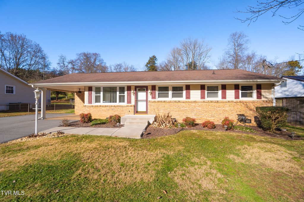 Photo of 361 Woodcrest Drive, Kingsport, TN 37663 (MLS # 9989303)