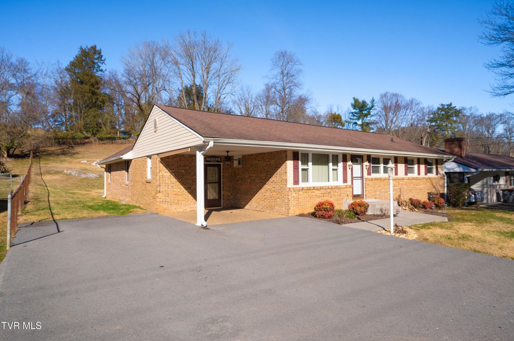 Photo of 361 Woodcrest Drive, Kingsport, TN 37663 (MLS # 9989303)