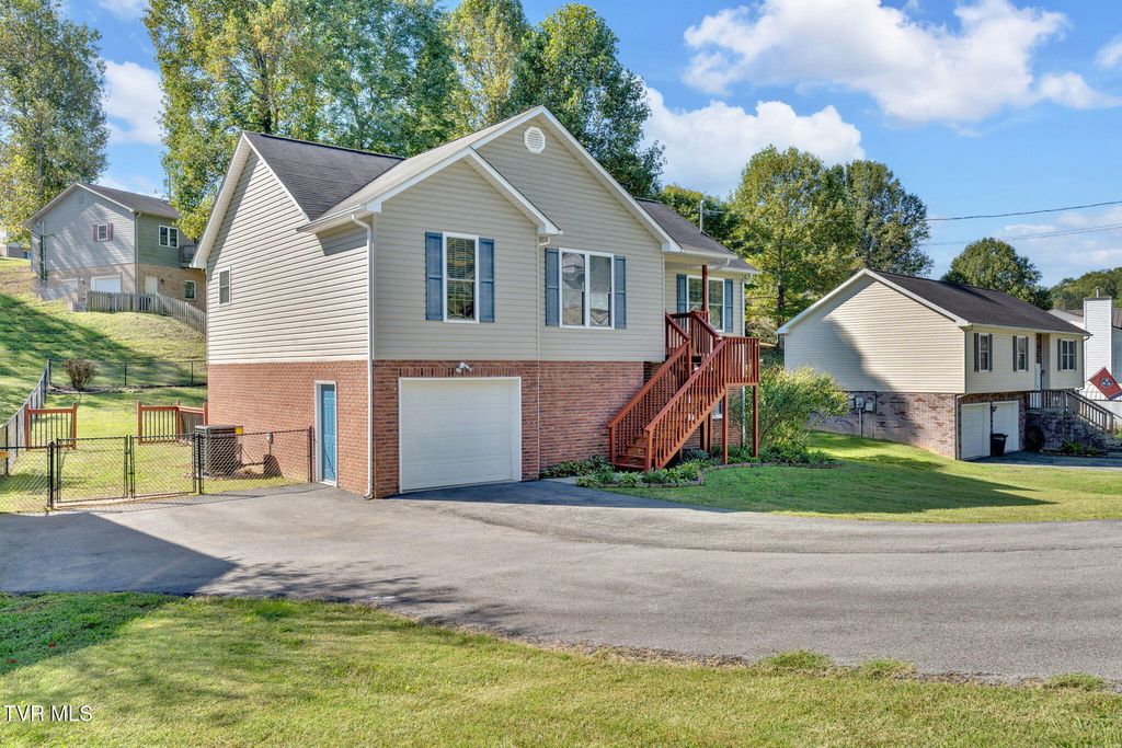 Photo of 426 Neal Drive, Bluff City, TN 37618 (MLS # 9986574)