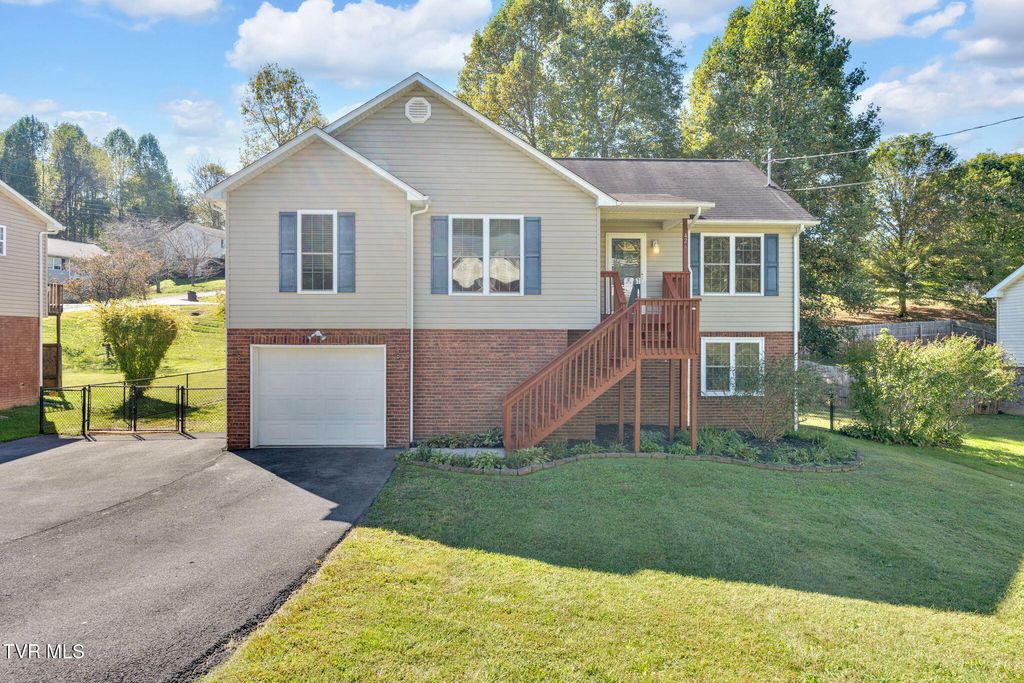 Photo of 426 Neal Drive, Bluff City, TN 37618 (MLS # 9986574)