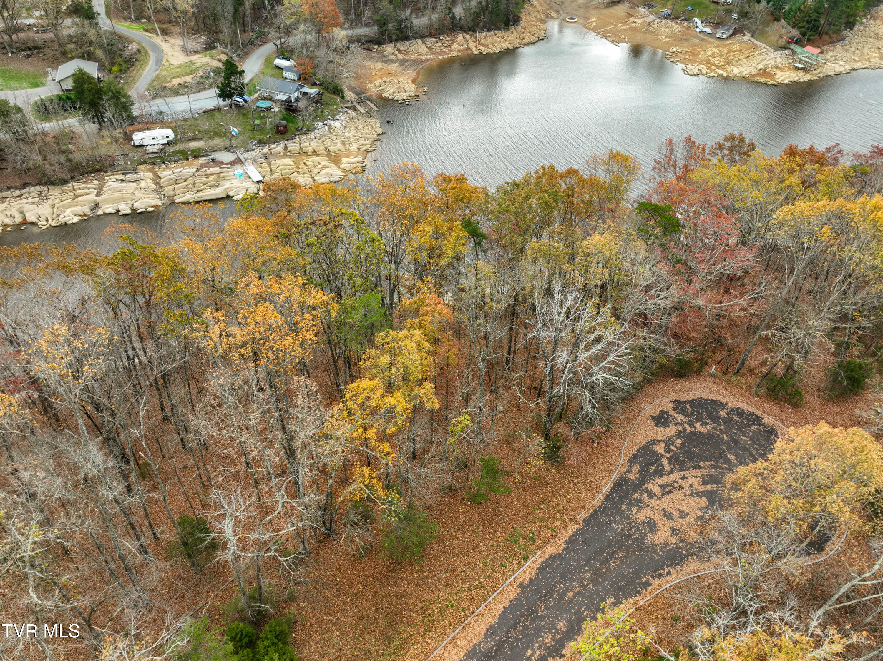 121 Pointe Drive, Piney Flats, Tennessee image 2