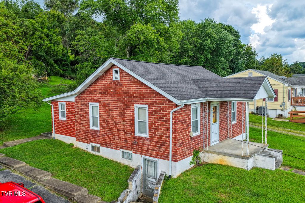 Photo of 3112 Blackburn Avenue, Kingsport, TN 37660 (MLS # 9984708)