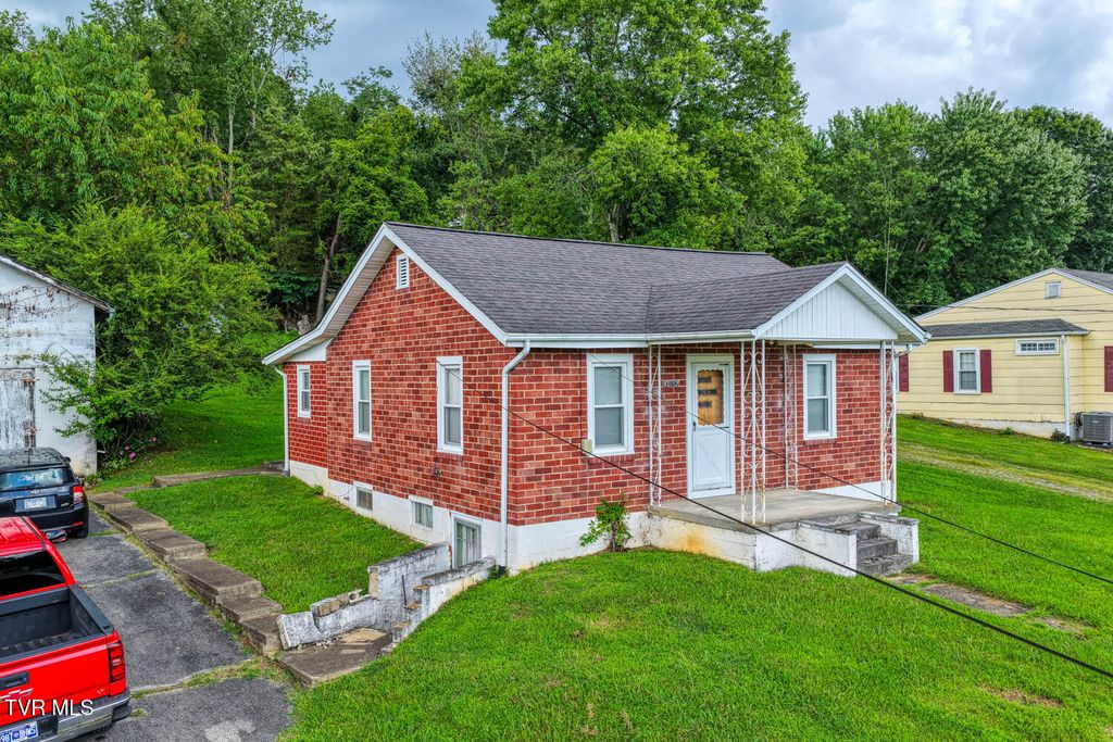 Photo of 3112 Blackburn Avenue, Kingsport, TN 37660 (MLS # 9984708)