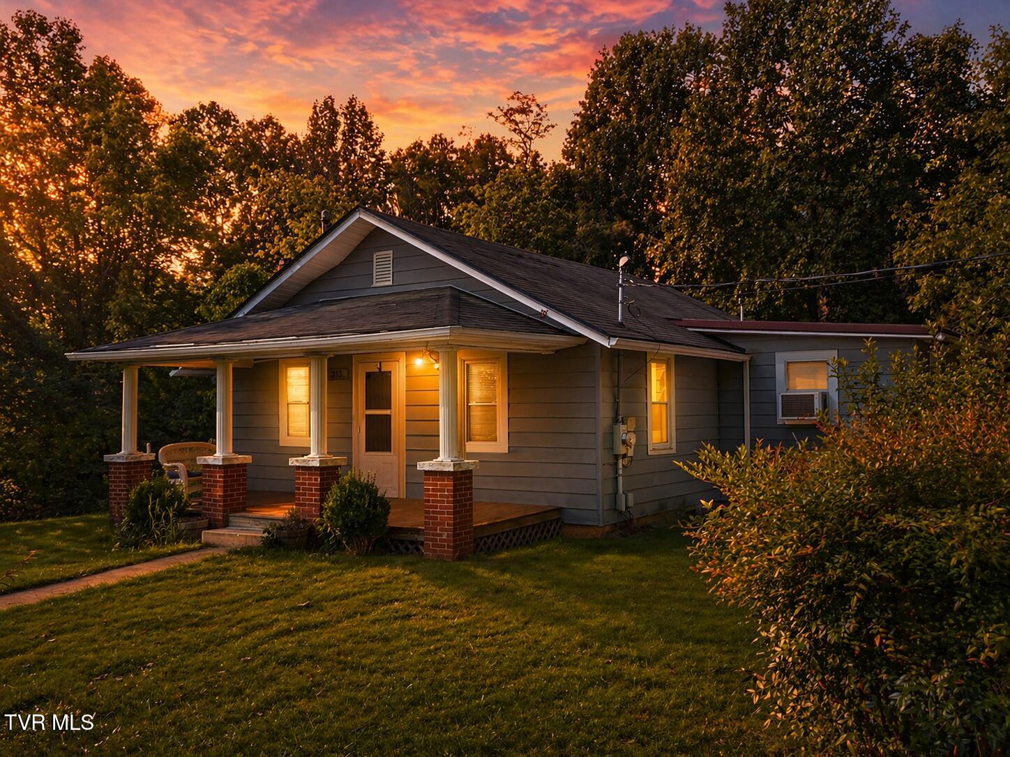 313 Richards Lane