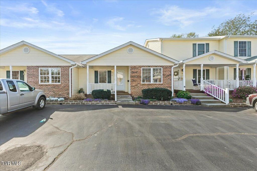 Photo of 703 Main Street #Apt 3, Elizabethton, TN 37643 (MLS # 9993816)