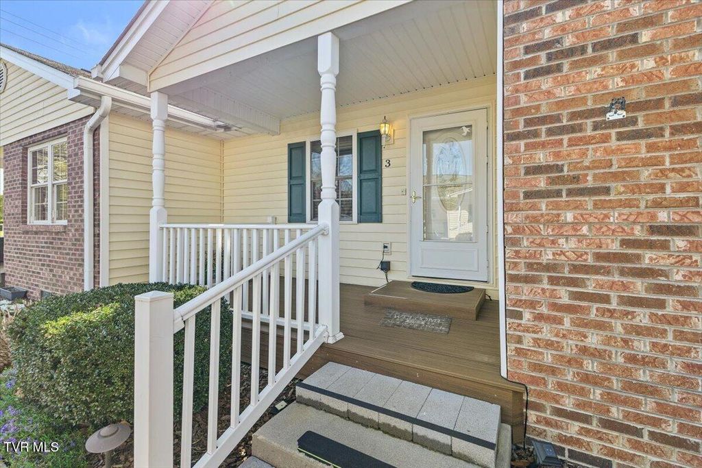 Photo of 703 Main Street #Apt 3, Elizabethton, TN 37643 (MLS # 9993816)