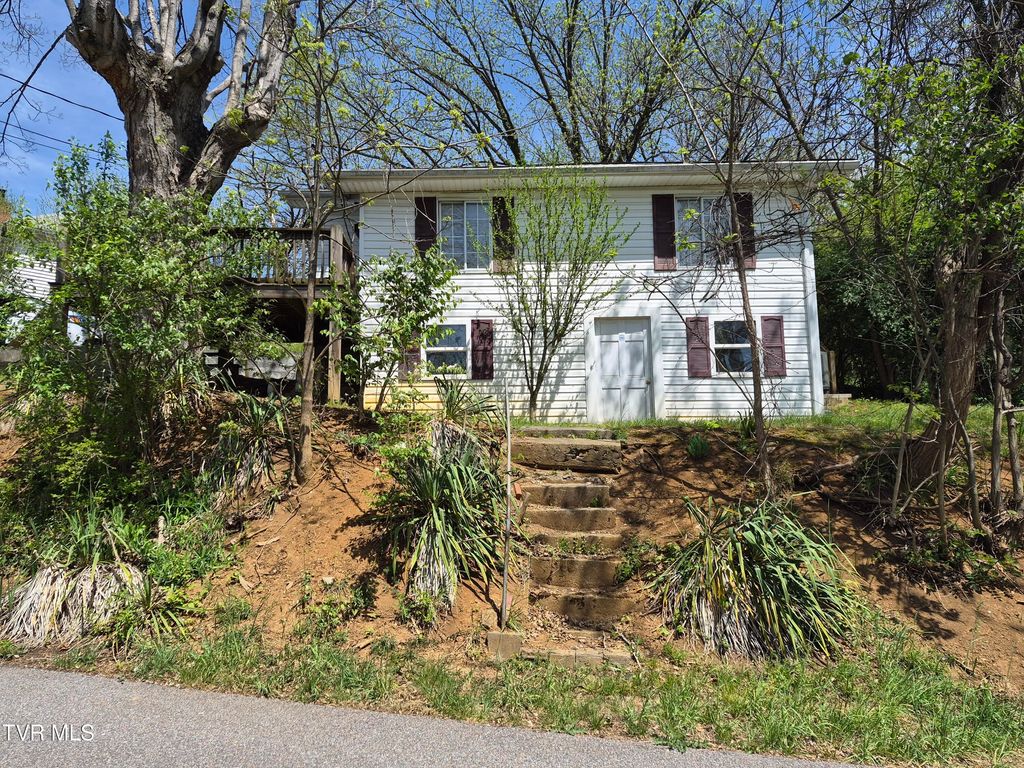 Photo of 237 Midland Circle, Bristol, VA 24201 (MLS # 9994196)