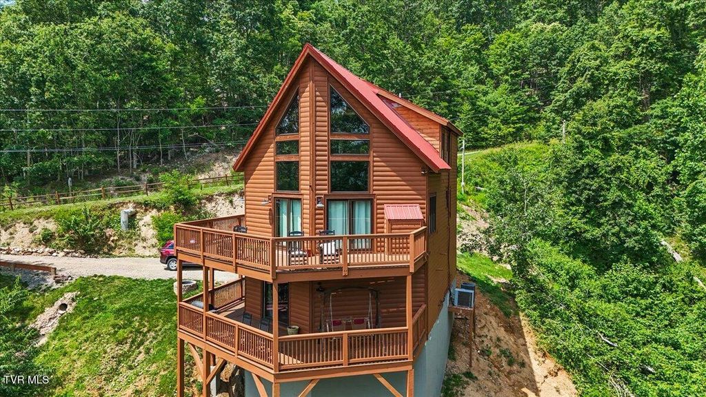 Photo of 4014 Callalantee Drive, Mountain City, TN 37683 (MLS # 9993243)