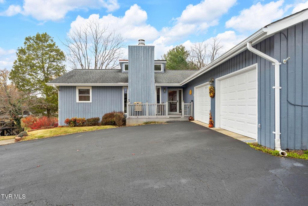 Photo of 117 Sandpiper Circle, Kingsport, TN 37663 (MLS # 9988192)