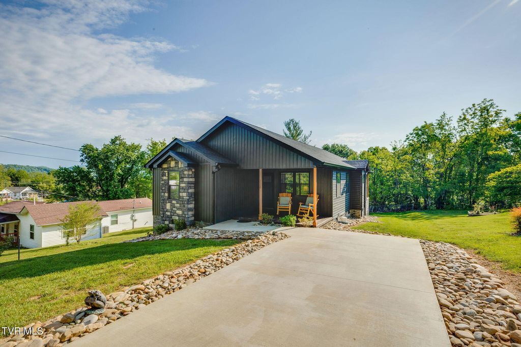 Photo of 1110 Grove Street, Elizabethton, TN 37643 (MLS # 9994911)