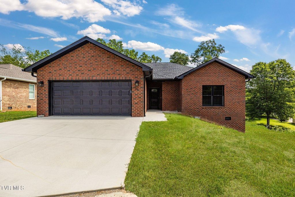 Photo of 134 Patriots Crossing Crossing #9, Greeneville, TN 37745 (MLS # 9982614)