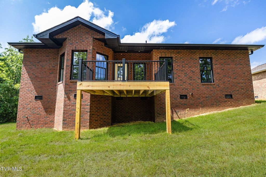 Photo of 134 Patriots Crossing Crossing #9, Greeneville, TN 37745 (MLS # 9982614)