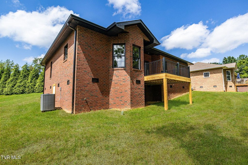 Photo of 134 Patriots Crossing Crossing #9, Greeneville, TN 37745 (MLS # 9982614)