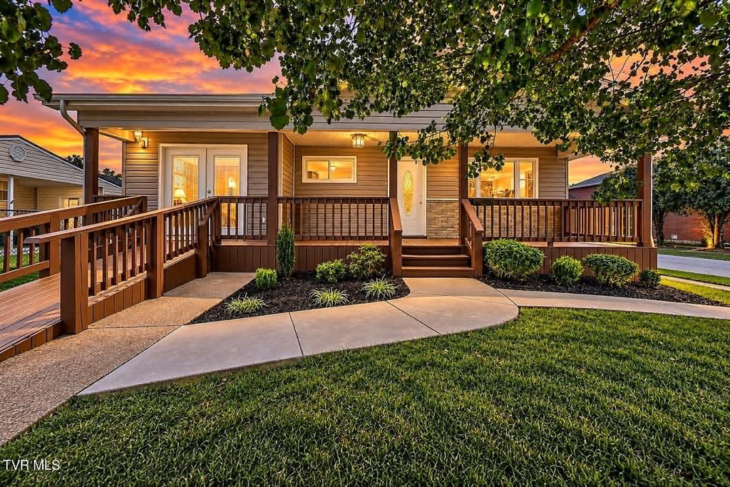 Photo of 244 Dunbar Street, Kingsport, TN 37660 (MLS # 10000911)