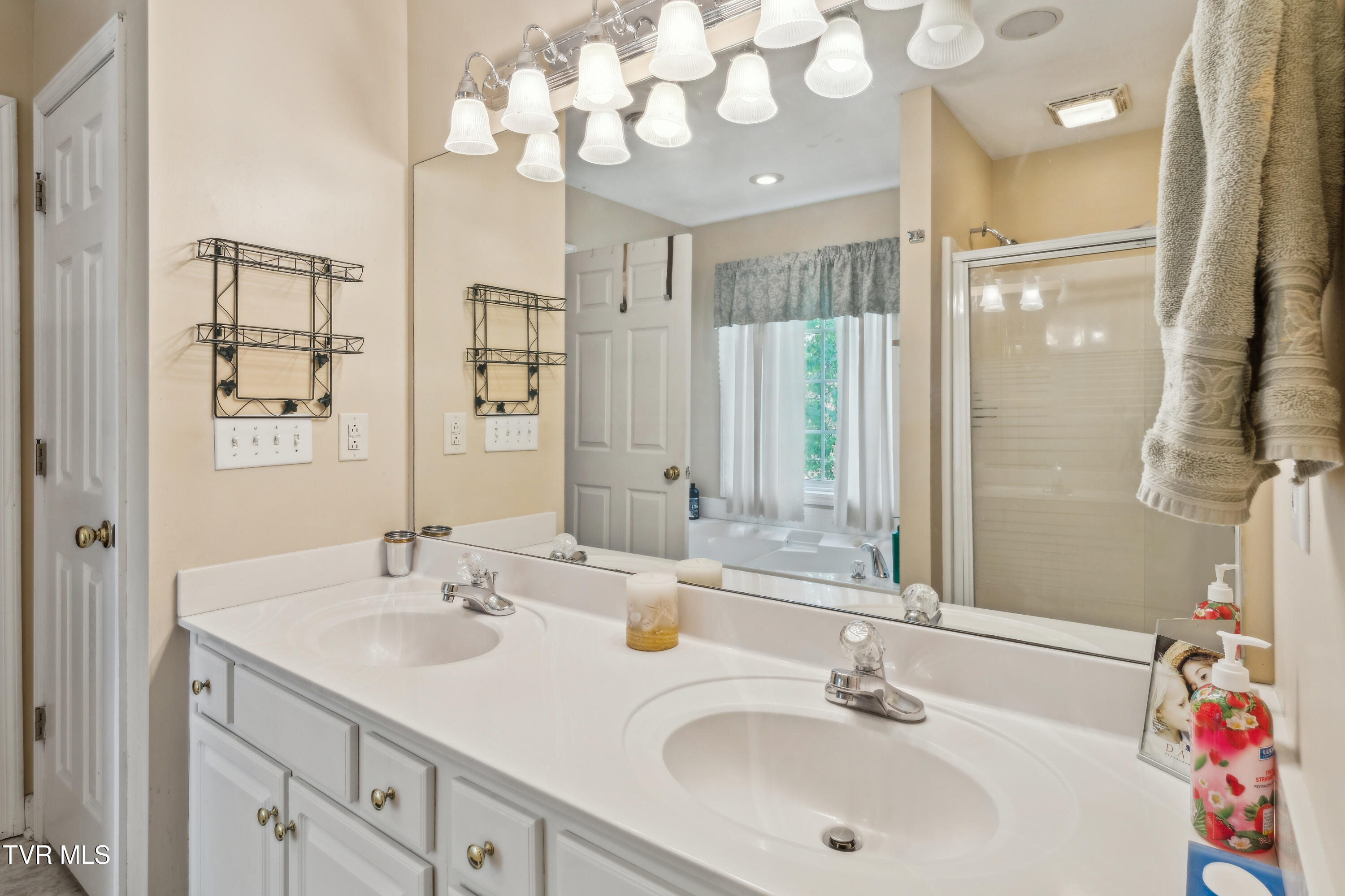 1402 Lake Ridge Square, Johnson City, Tennessee image 35