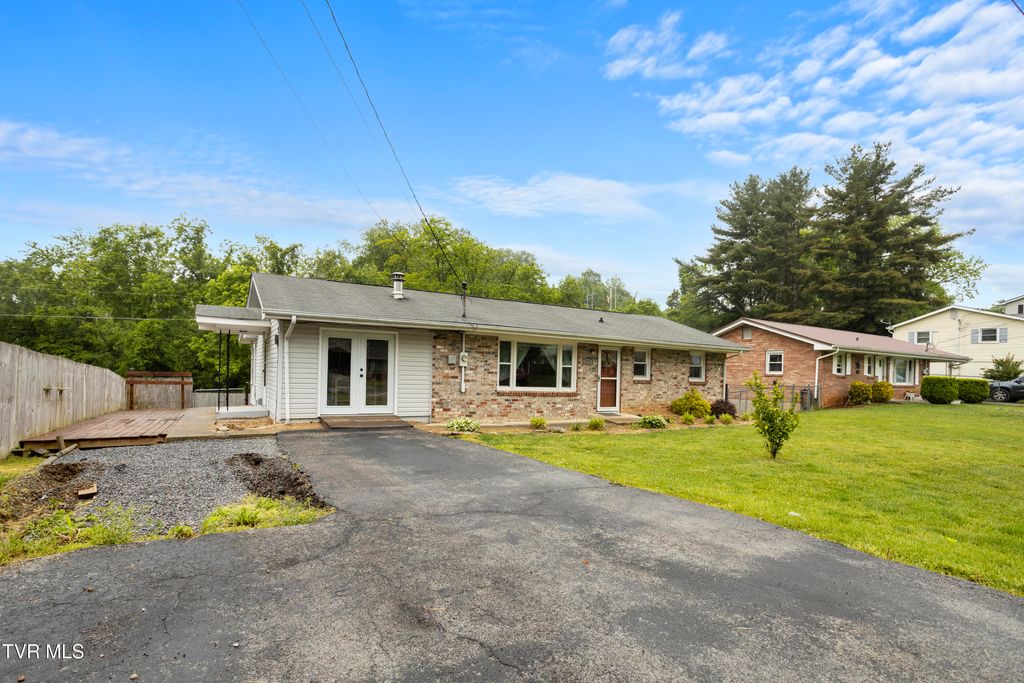 Photo of 172 Jane Lane, Bristol, VA 24201 (MLS # 9995106)