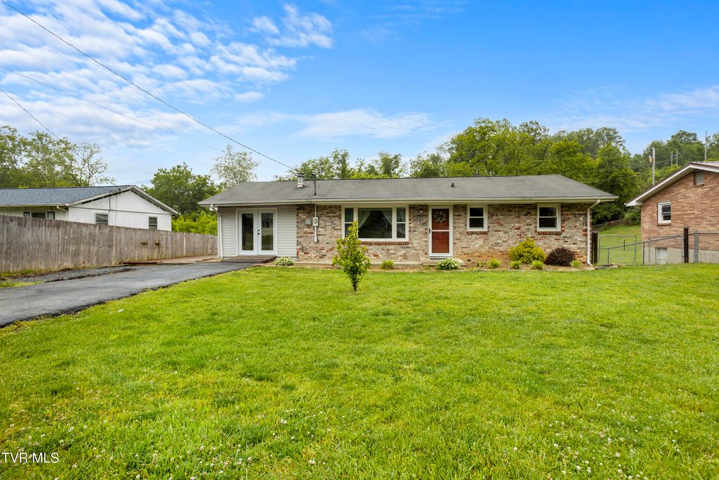 Photo of 172 Jane Lane, Bristol, VA 24201 (MLS # 9995106)
