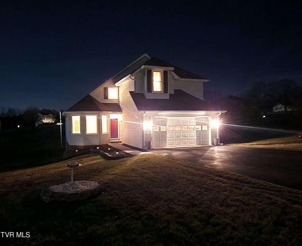 Photo of 15512 Woodstone Circle, Bristol, VA 24202 (MLS # 9991736)
