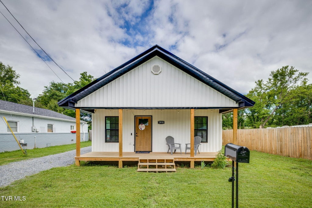 Photo of 1816 Mary Street, Johnson City, TN 37604 (MLS # 9998235)