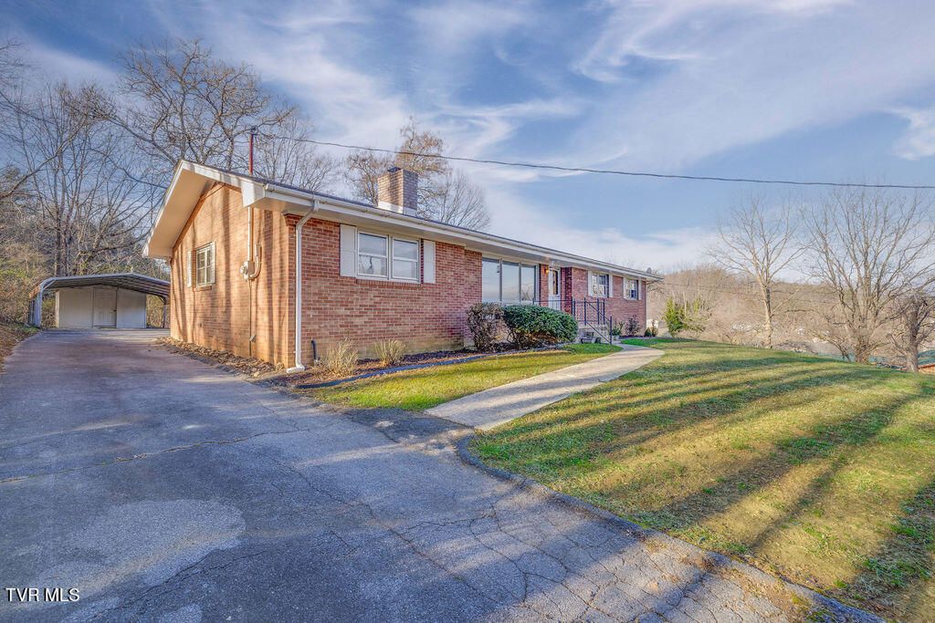 Photo of 113 Sunny Acres Ct, Elizabethton, TN 37643 (MLS # 9989899)