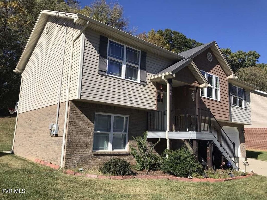 Photo of 124 Grove Drive, Kingsport, TN 37663 (MLS # 9988865)