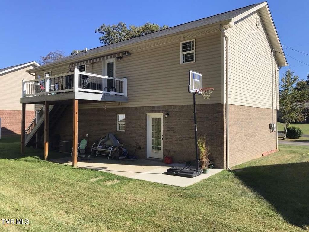 Photo of 124 Grove Drive, Kingsport, TN 37663 (MLS # 9988865)