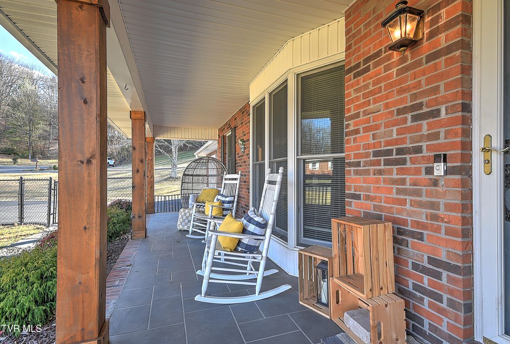 Photo of 139 Millstone Drive, Bristol, VA 24201 (MLS # 9990370)