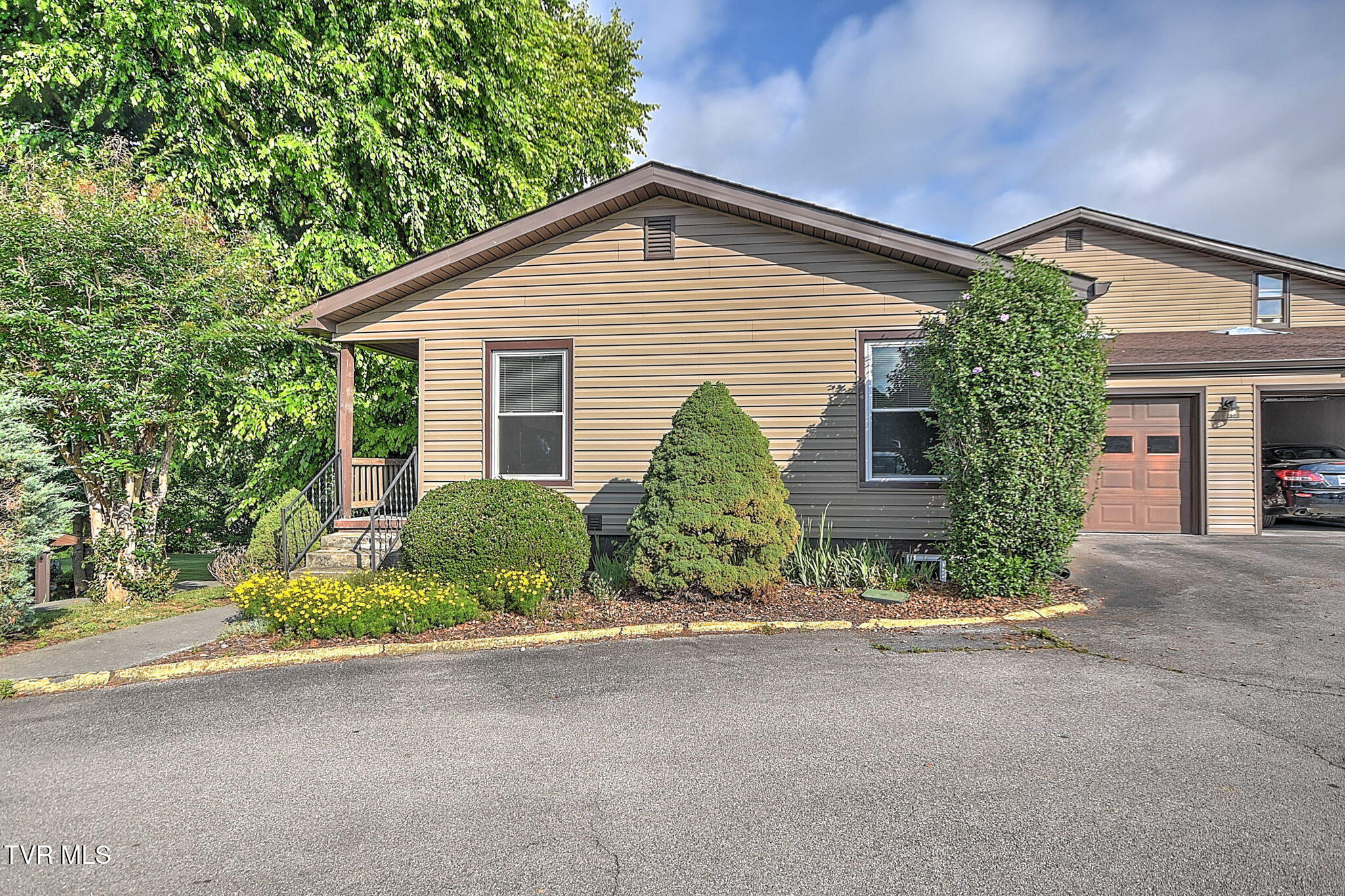 Photo 1 of 34 — 513 Pilgrim Court A, Johnson City, TN 37601