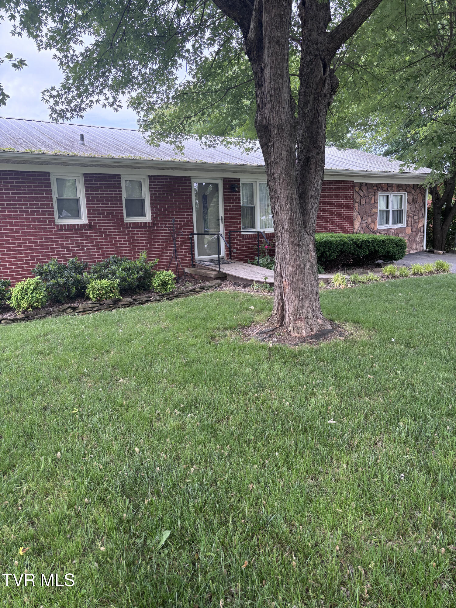 644 Summitt Drive, Jonesborough, Tennessee image 2