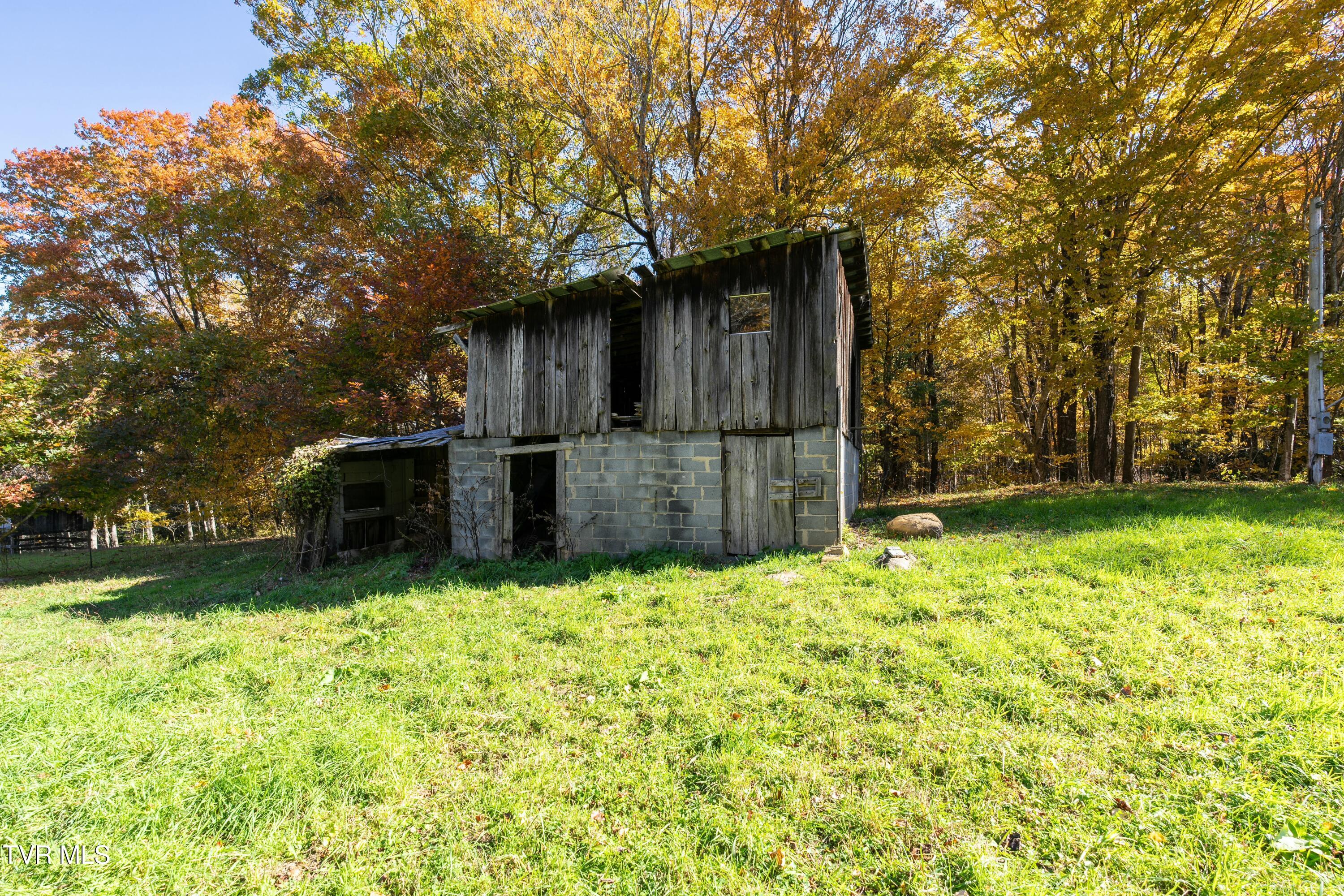 140 Doe Lane, Roan Mountain, Tennessee image 12