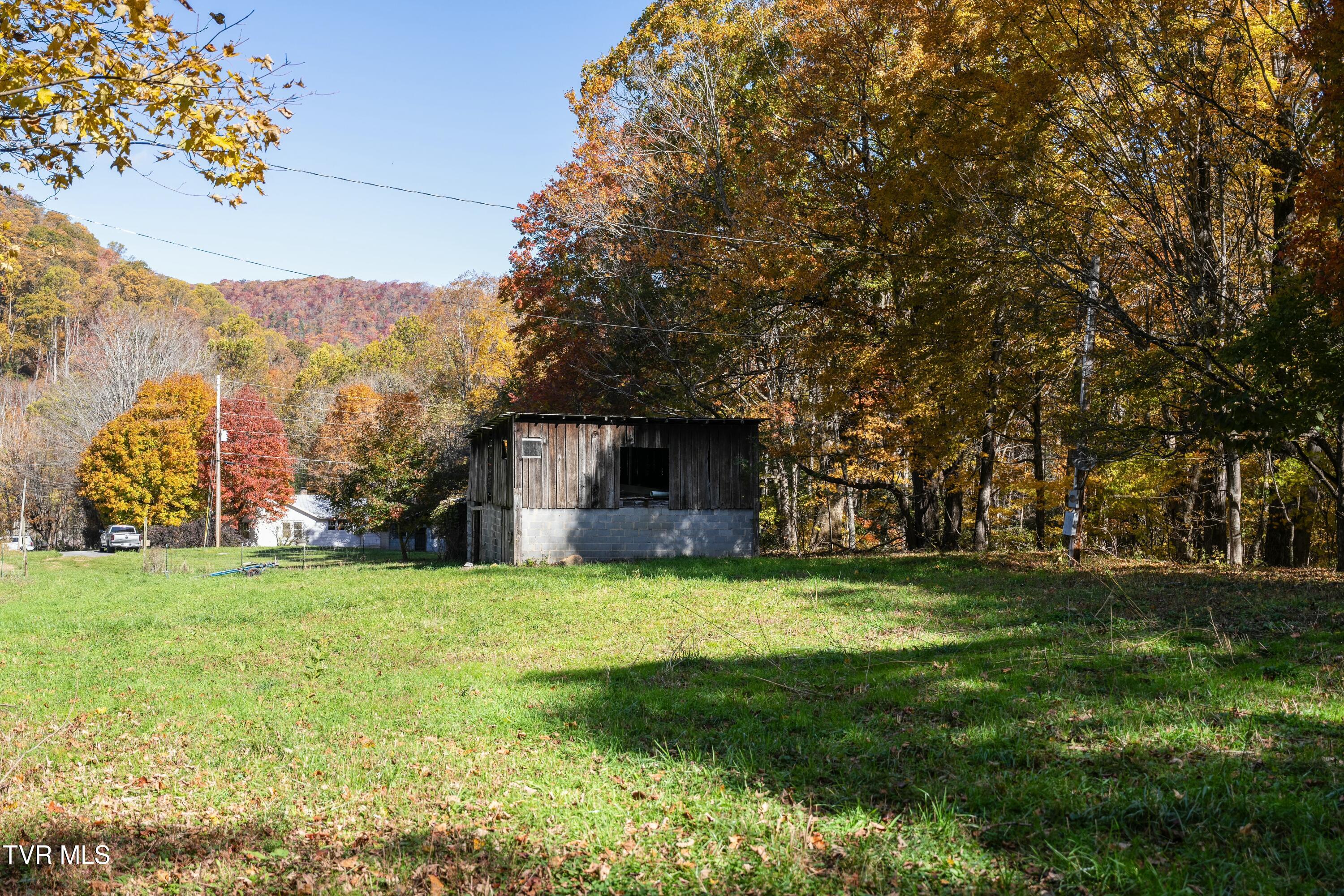 140 Doe Lane, Roan Mountain, Tennessee image 9
