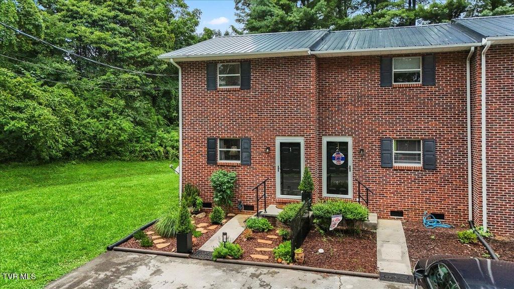 Photo of 201 Ron Royce Drive #1, Elizabethton, TN 37643 (MLS # 9983496)