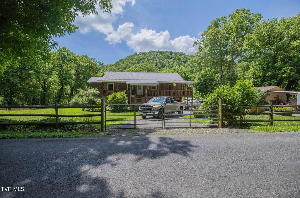 Photo of 17088 Fork River Road, Abingdon, VA 24210 (MLS # 9996086)