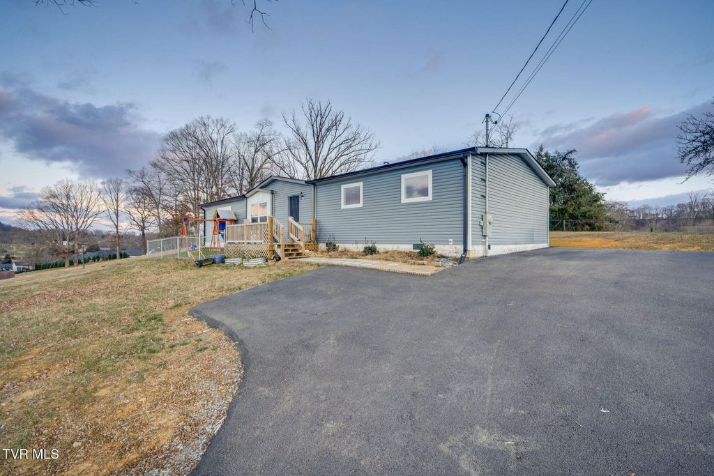 Photo of 593 Summerville Road, Kingsport, TN 37663 (MLS # 9990254)