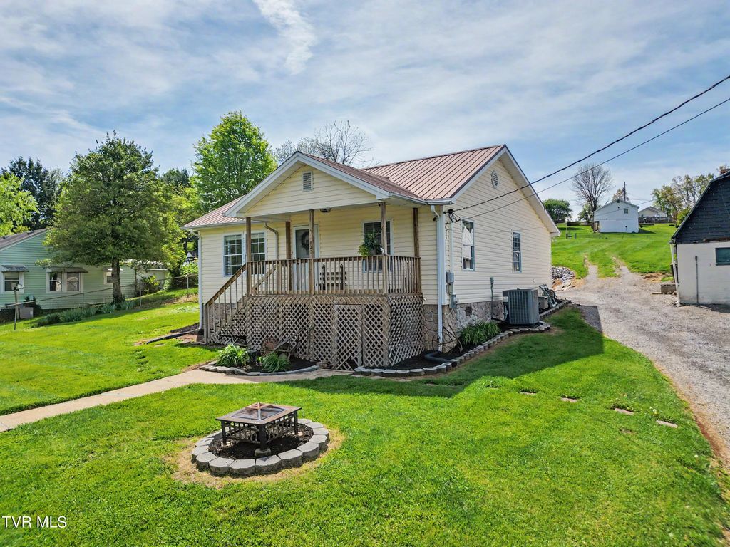 Photo of 820 Edison Street, Kingsport, TN 37665 (MLS # 9994103)